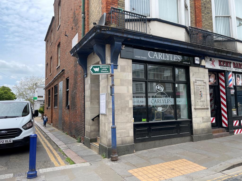 Lot: 16 - VACANT SHOP ON HIGH STREET - External photo of ground floor shop